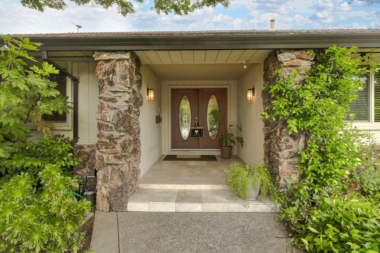 Detail Gallery Image 6 of 56 For 3841 American River Dr, Sacramento,  CA 95864 - 4 Beds | 3 Baths