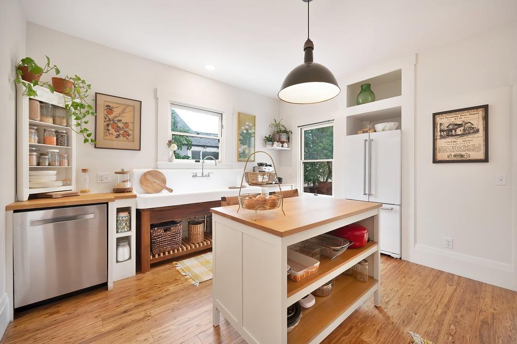 Detail Gallery Image 14 of 59 For 1333 33rd St, Sacramento,  CA 95816 - 5 Beds | 2 Baths