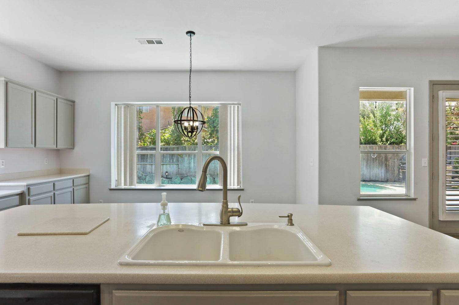 Detail Gallery Image 16 of 64 For 619 Pecan Dr, Ripon,  CA 95366 - 5 Beds | 4 Baths