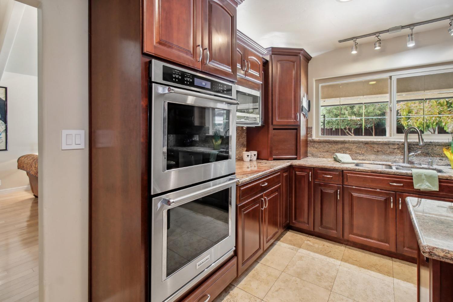 Detail Gallery Image 17 of 56 For 3841 American River Dr, Sacramento,  CA 95864 - 4 Beds | 3 Baths