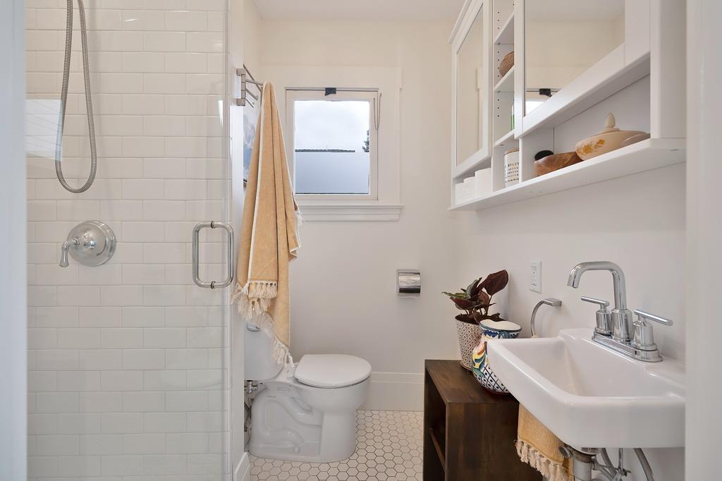 Detail Gallery Image 19 of 59 For 1333 33rd St, Sacramento,  CA 95816 - 5 Beds | 2 Baths