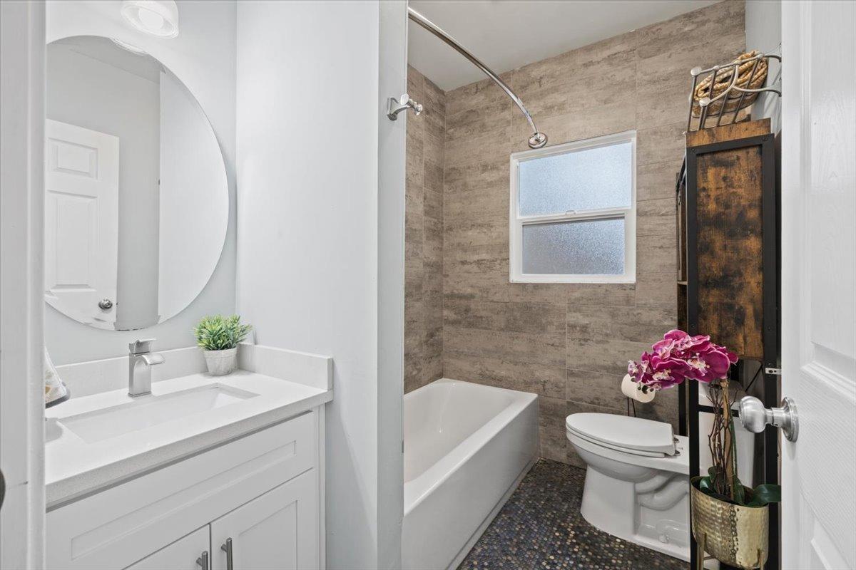 Detail Gallery Image 16 of 25 For 2600 20th St, Sacramento,  CA 95818 - 2 Beds | 1 Baths