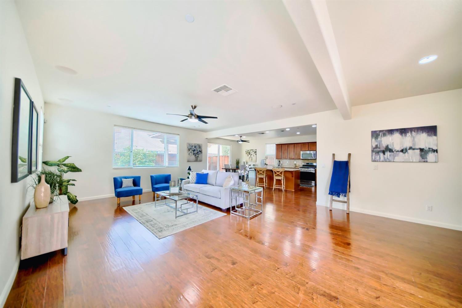 Detail Gallery Image 9 of 89 For 285 W Santa Clara Dr, Mountain House,  CA 95391 - 4 Beds | 3 Baths