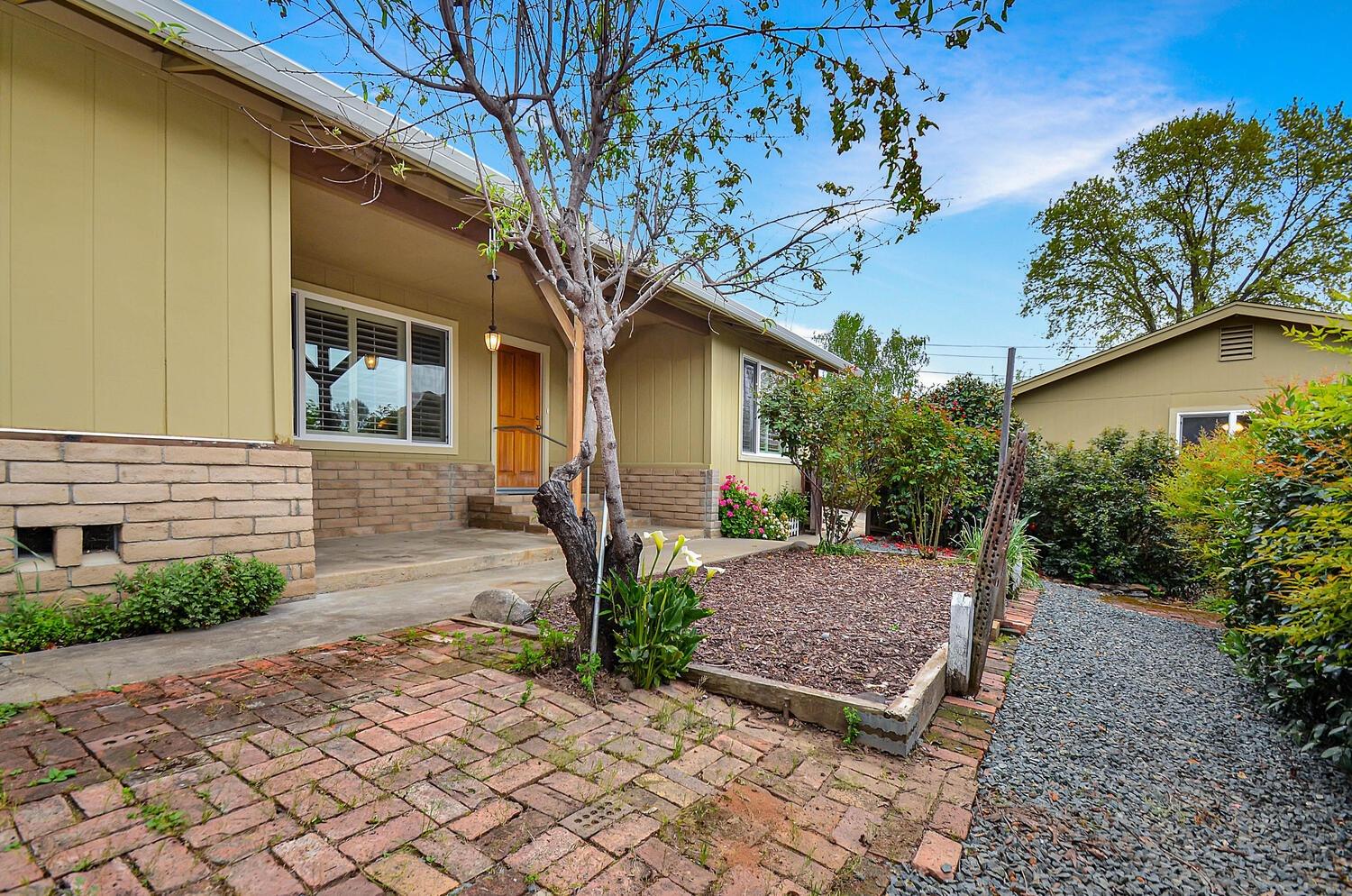 Detail Gallery Image 1 of 51 For 31 Bernardis St, Sutter Creek,  CA 95685 - 3 Beds | 2 Baths