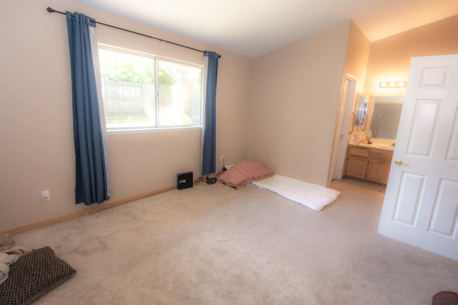 Detail Gallery Image 13 of 30 For 5320 Summerbrook Way, Sacramento,  CA 95823 - 3 Beds | 2 Baths