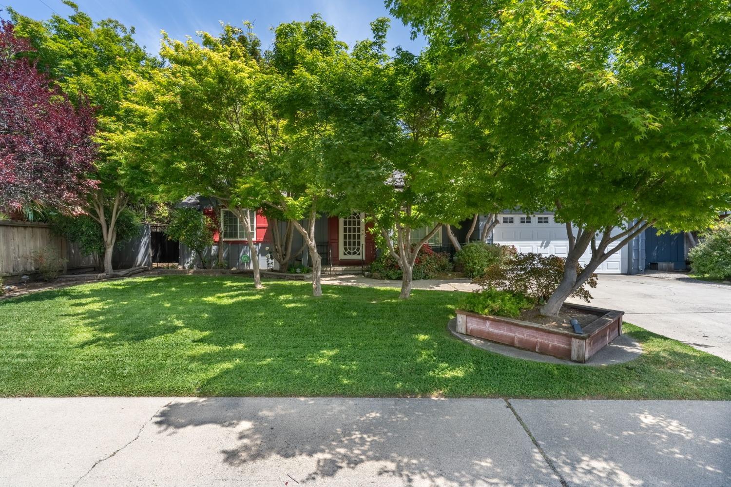 Detail Gallery Image 2 of 39 For 7516 Brentwood Dr, Stockton,  CA 95207 - 3 Beds | 1/1 Baths