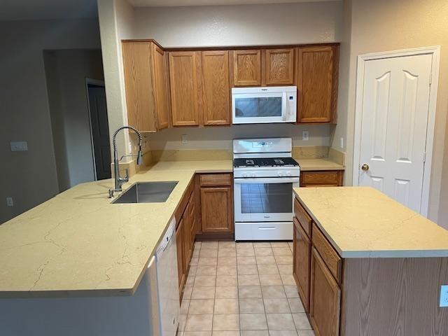 Detail Gallery Image 5 of 8 For 8997 Robbins Rd, Sacramento,  CA 95829 - 4 Beds | 3 Baths