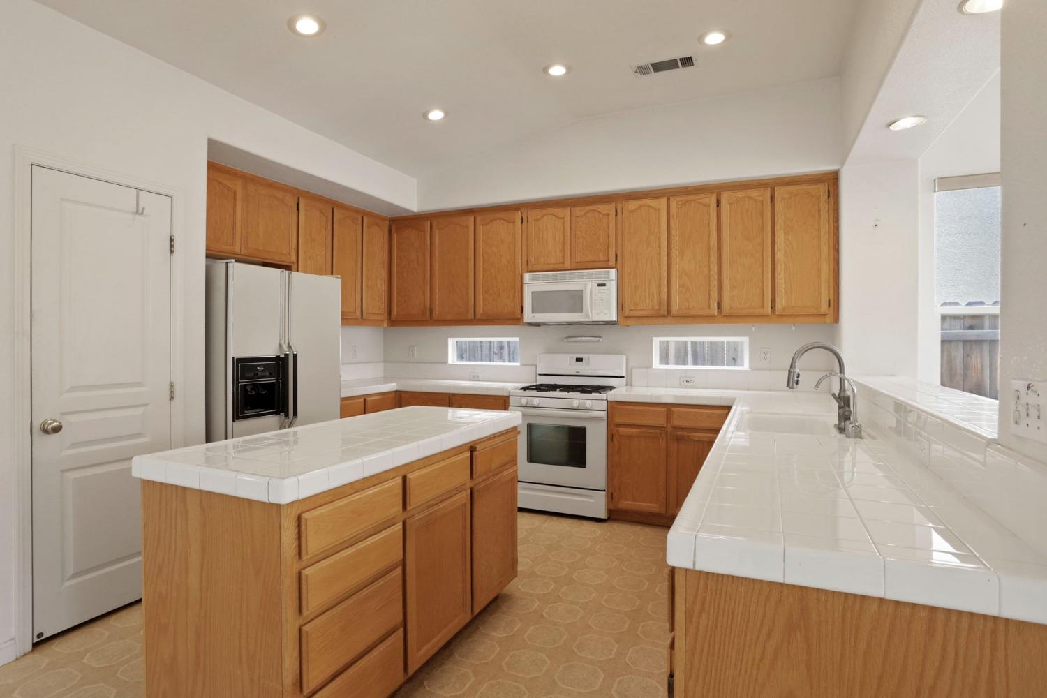 Ponderosa Drive, Lodi, California image 37