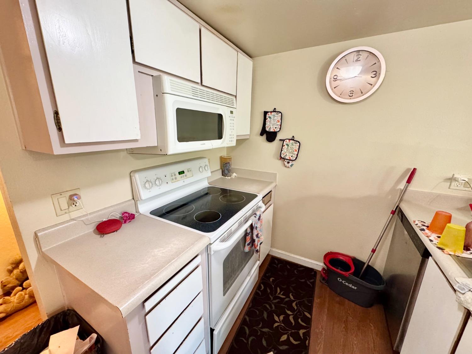Photo #6: 225054032 Listing: Photo #6