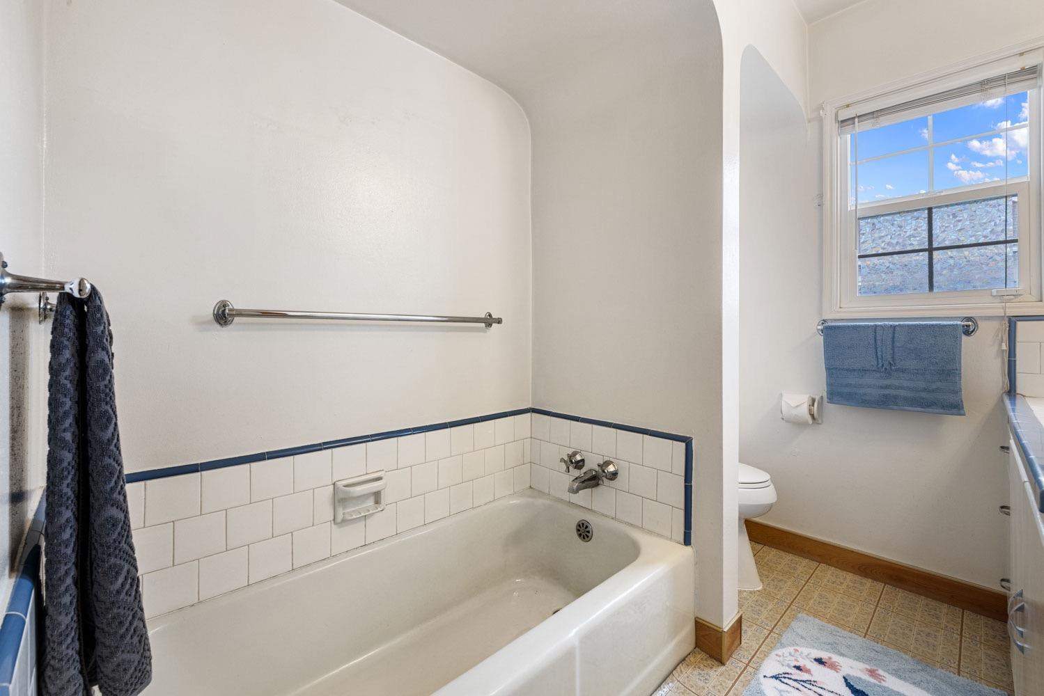 Detail Gallery Image 13 of 40 For 508 Alicante Dr, Lodi,  CA 95240 - 3 Beds | 2 Baths