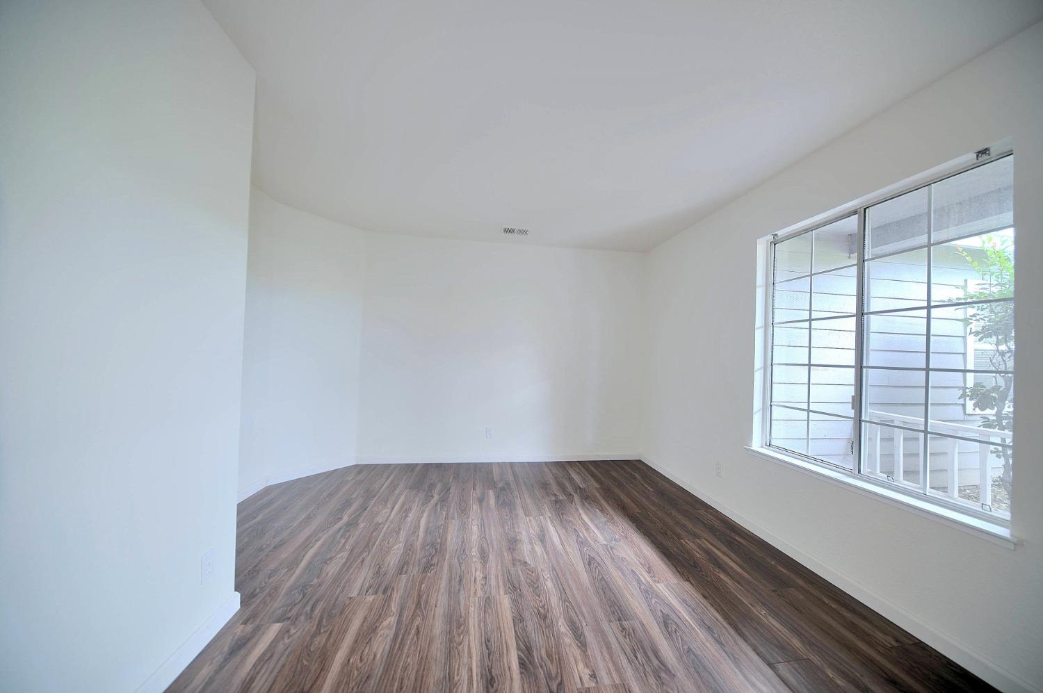 Detail Gallery Image 9 of 83 For 774 Long Barn Dr, Lathrop,  CA 95330 - 3 Beds | 2 Baths