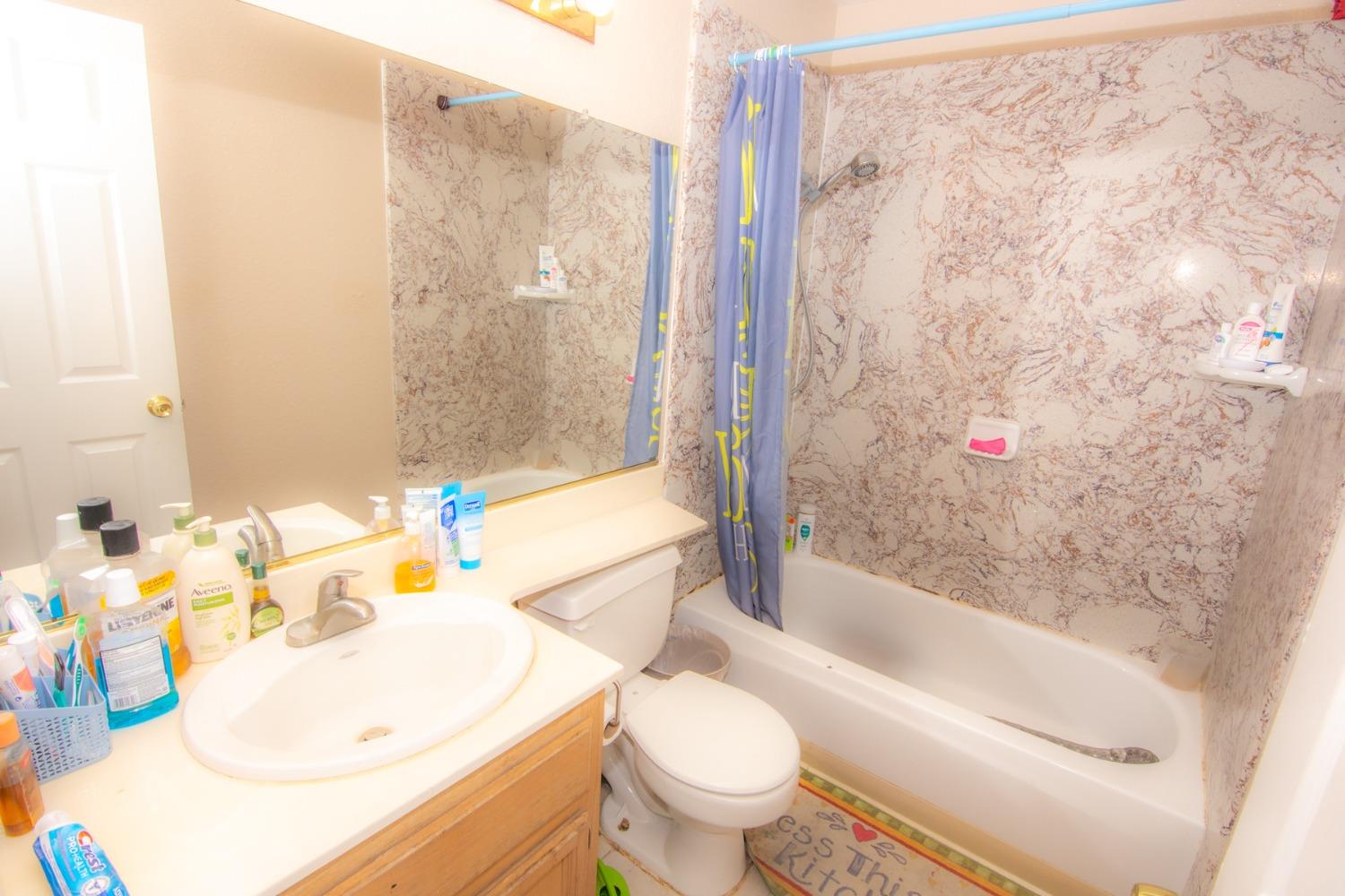 Detail Gallery Image 24 of 30 For 5320 Summerbrook Way, Sacramento,  CA 95823 - 3 Beds | 2 Baths