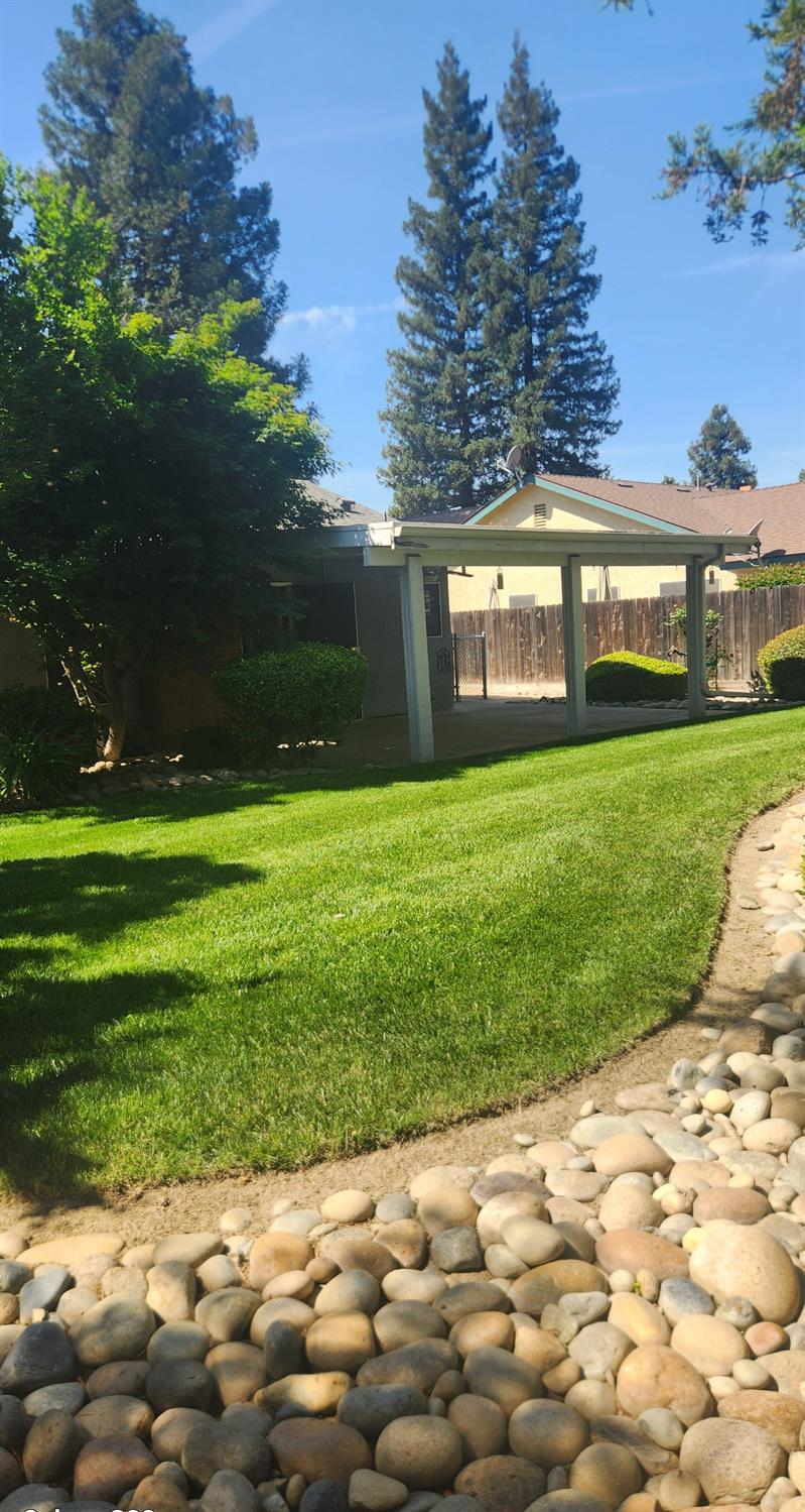 Detail Gallery Image 5 of 10 For 5936 S Feemster Ct, Visalia,  CA 93277 - 3 Beds | 2 Baths