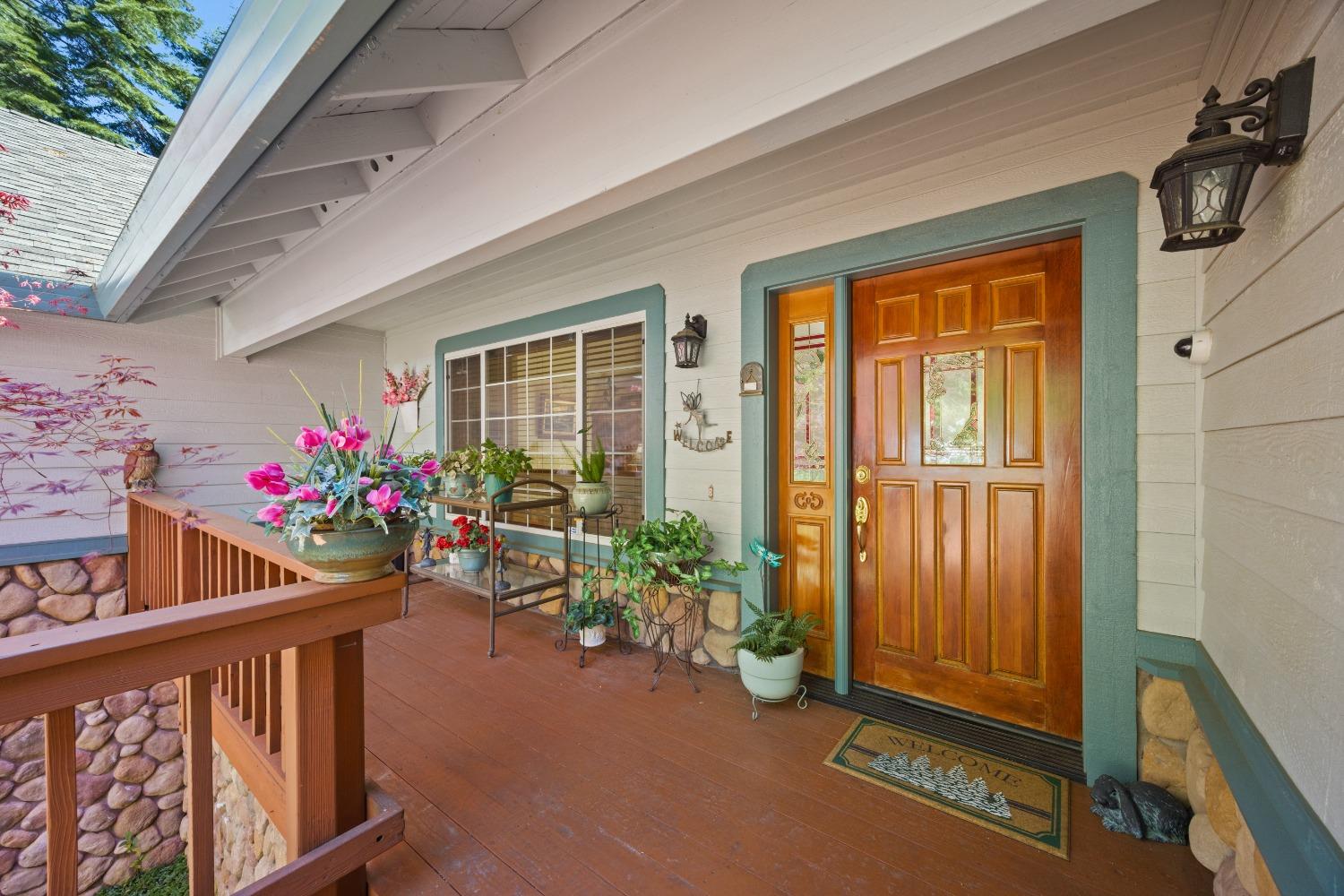 Detail Gallery Image 4 of 73 For 4013 Garnet Rd, Pollock Pines,  CA 95726 - 4 Beds | 3 Baths