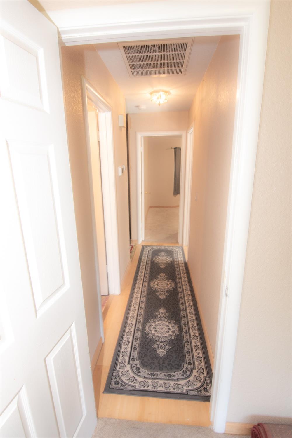 Detail Gallery Image 17 of 30 For 5320 Summerbrook Way, Sacramento,  CA 95823 - 3 Beds | 2 Baths