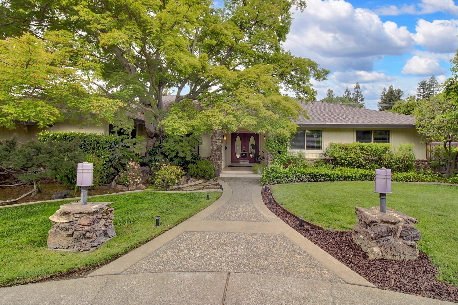 Detail Gallery Image 4 of 56 For 3841 American River Dr, Sacramento,  CA 95864 - 4 Beds | 3 Baths