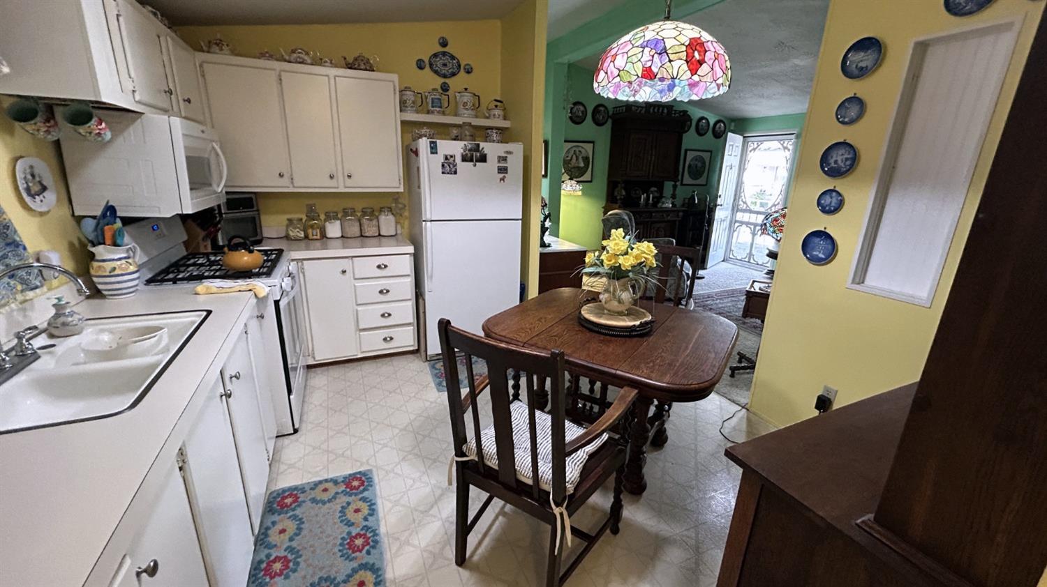 Detail Gallery Image 6 of 11 For 3901 Lake Rd 157, West Sacramento,  CA 95691 - 3 Beds | 2 Baths