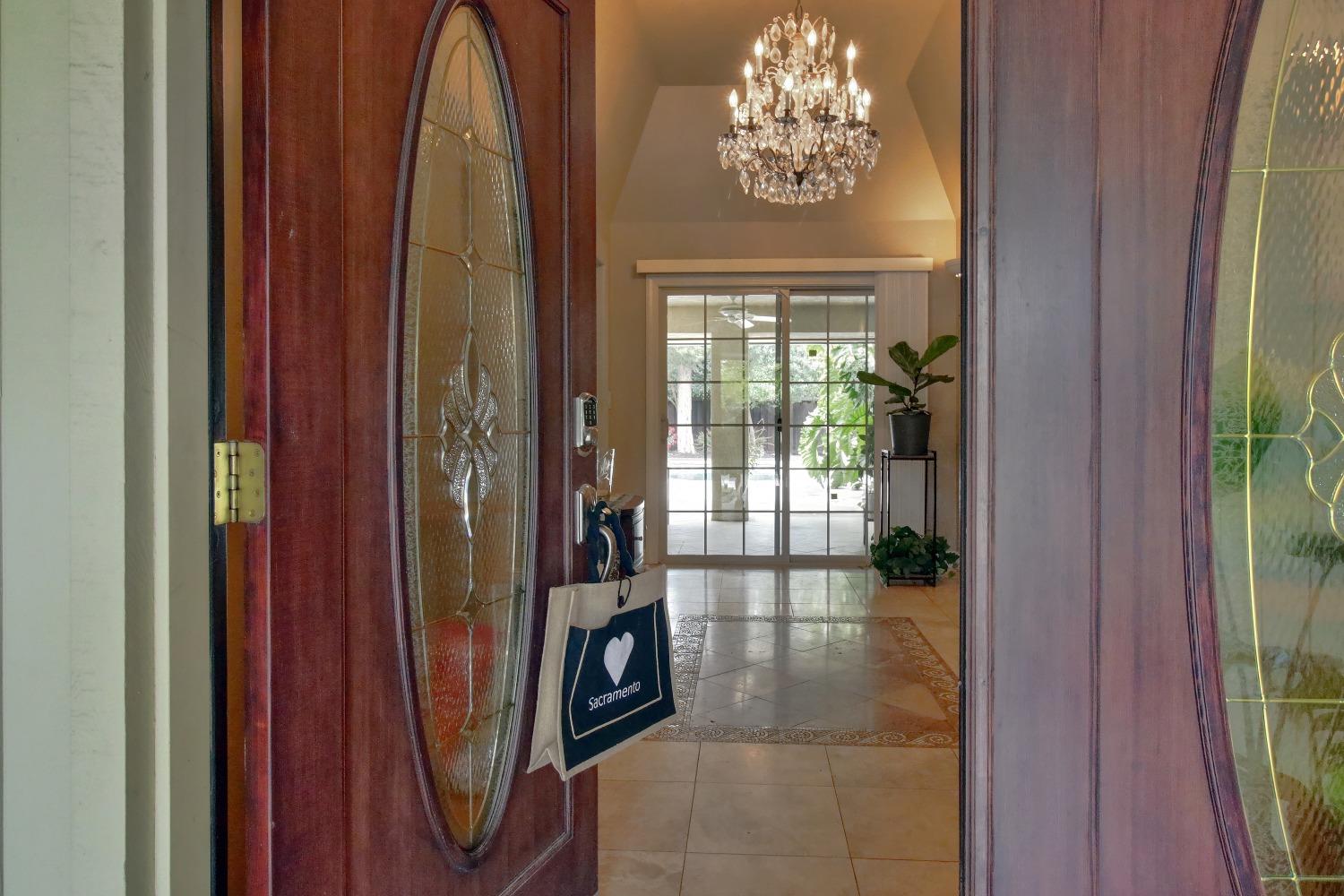 Detail Gallery Image 7 of 56 For 3841 American River Dr, Sacramento,  CA 95864 - 4 Beds | 3 Baths
