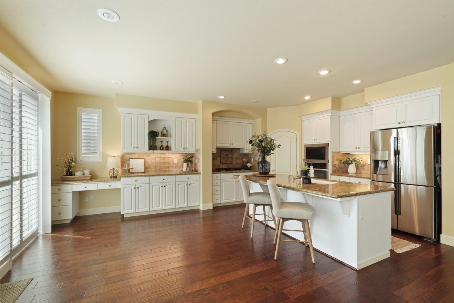 Pinkerton Way, Lodi, California image 17