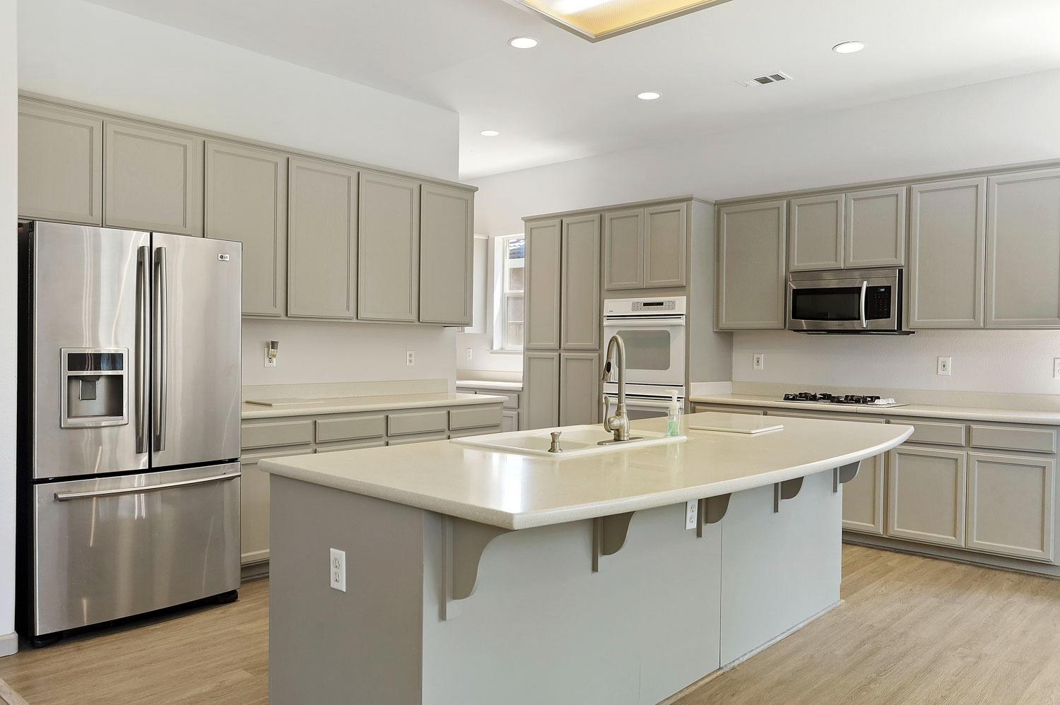 Detail Gallery Image 14 of 64 For 619 Pecan Dr, Ripon,  CA 95366 - 5 Beds | 4 Baths
