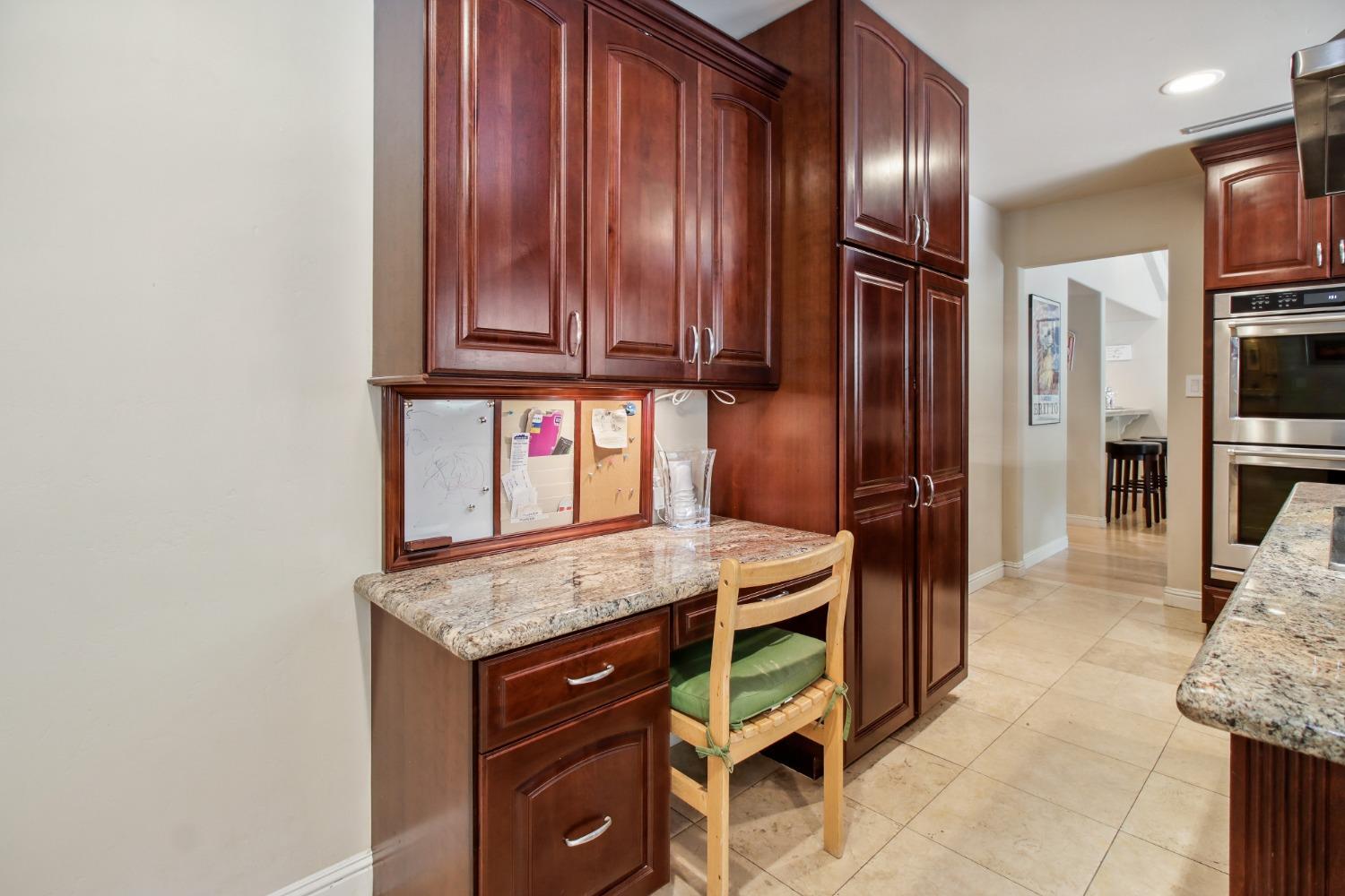 Detail Gallery Image 21 of 56 For 3841 American River Dr, Sacramento,  CA 95864 - 4 Beds | 3 Baths