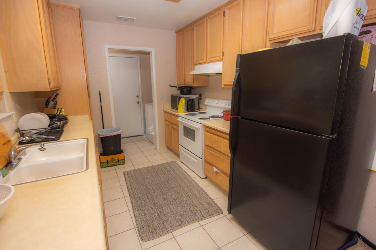 Detail Gallery Image 8 of 30 For 5320 Summerbrook Way, Sacramento,  CA 95823 - 3 Beds | 2 Baths