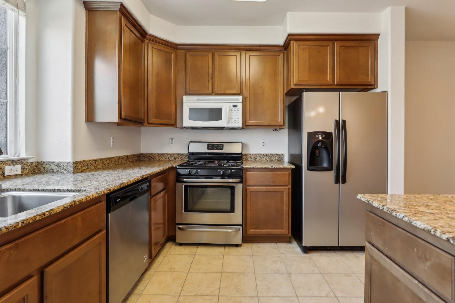 Photo #4: 225042951 Listing: Photo #4
