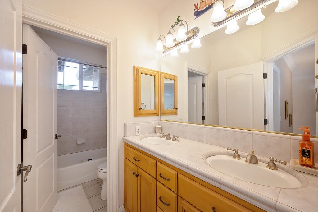 Lawnview Way, Elk Grove, California image 32