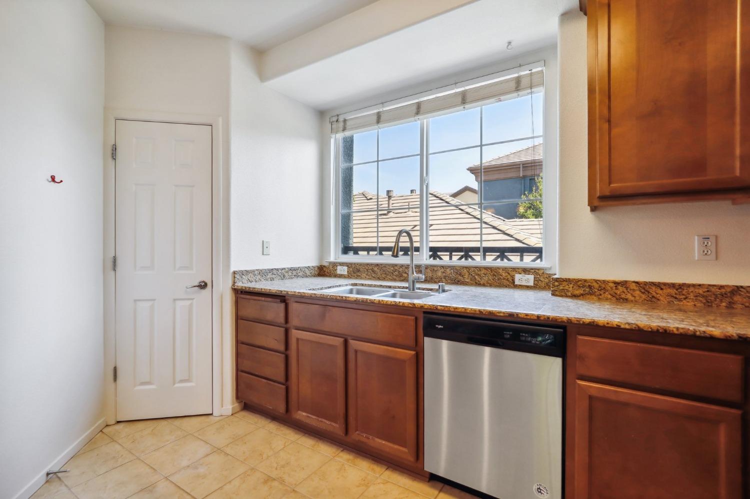 Photo #11: 225042951 Listing: Photo #11
