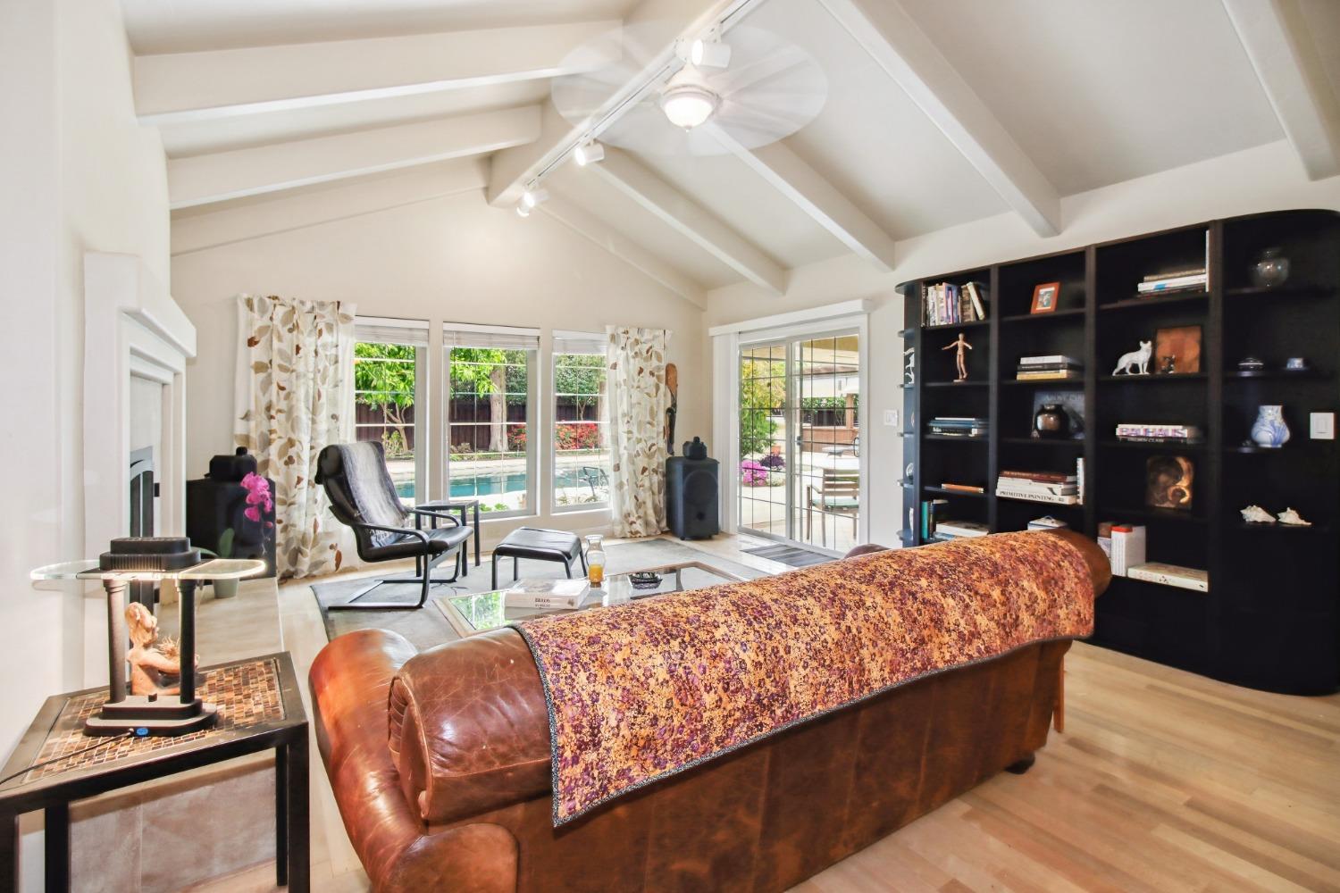 Detail Gallery Image 24 of 56 For 3841 American River Dr, Sacramento,  CA 95864 - 4 Beds | 3 Baths