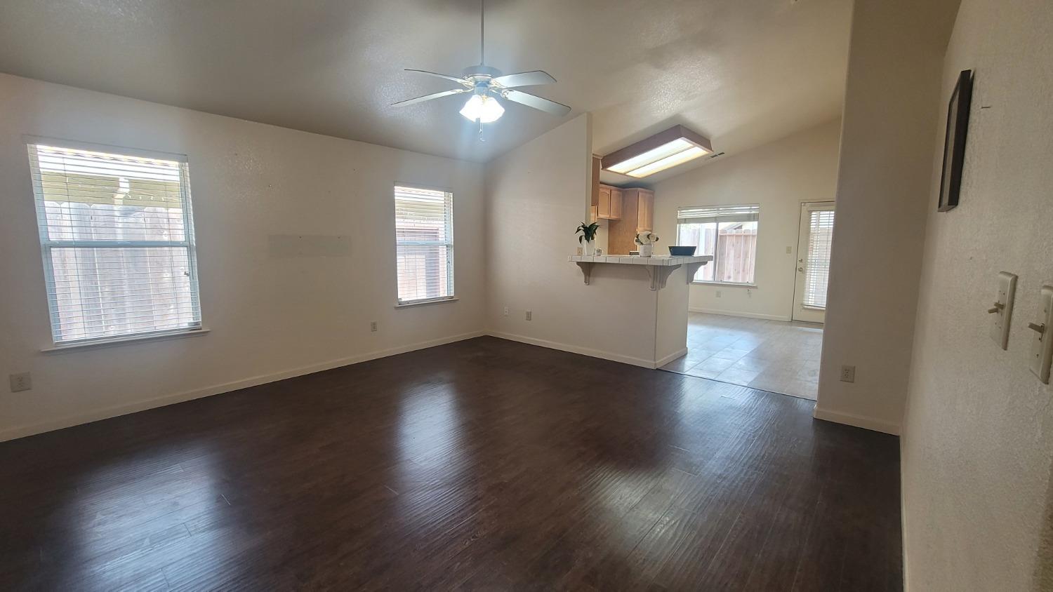 Detail Gallery Image 3 of 25 For 1117 La Mesa, Escalon,  CA 95320 - 3 Beds | 2 Baths
