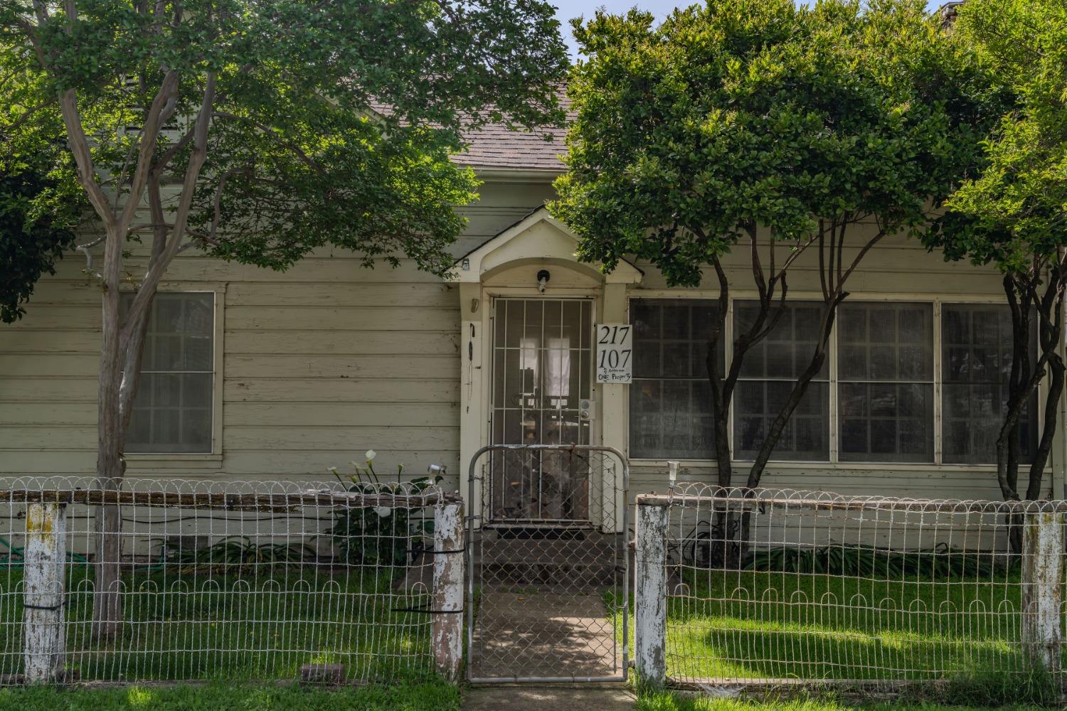 Detail Gallery Image 2 of 72 For 217 S Buena Vista St, Ione,  CA 95640 - 5 Beds | 2 Baths