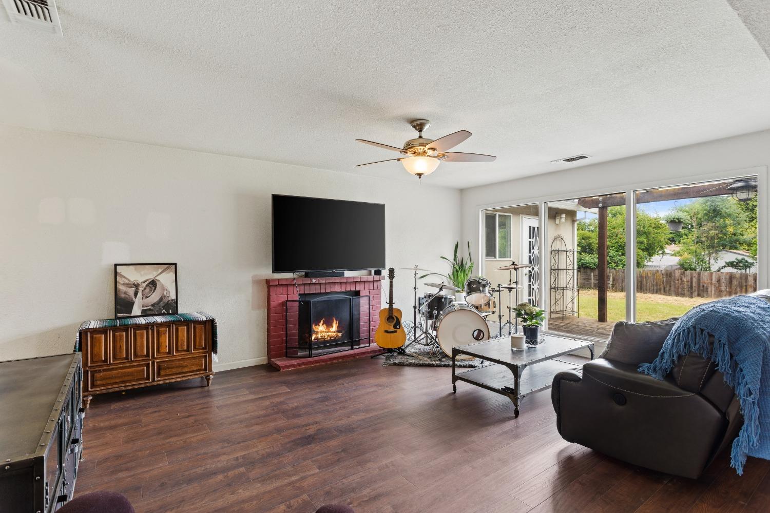 Detail Gallery Image 8 of 17 For 3220 Lerwick Rd, Sacramento,  CA 95821 - 3 Beds | 2 Baths