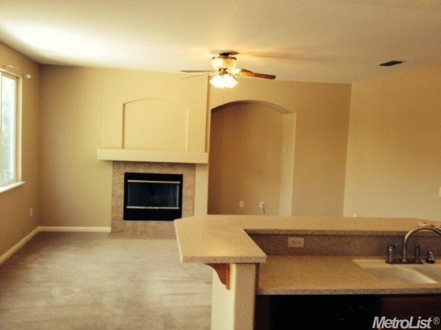 Detail Gallery Image 4 of 8 For 8997 Robbins Rd, Sacramento,  CA 95829 - 4 Beds | 3 Baths