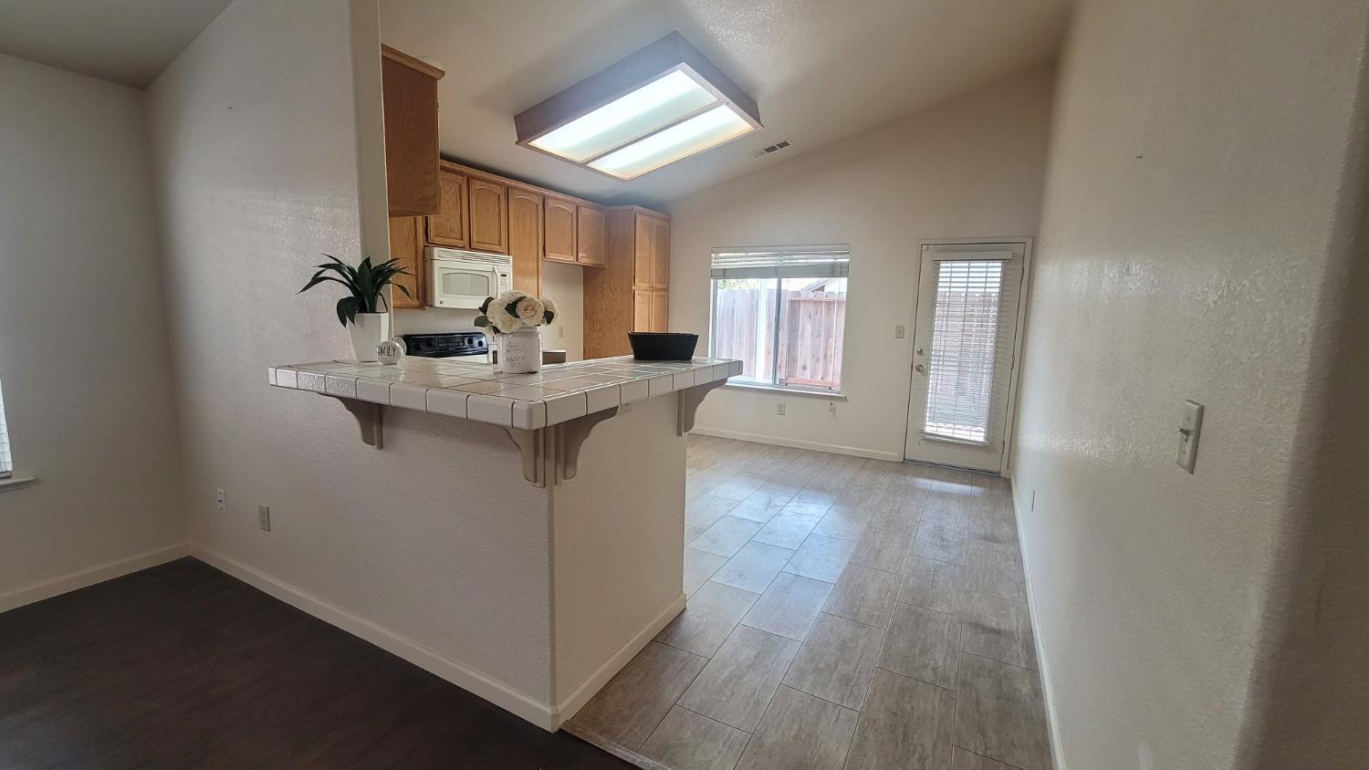 Detail Gallery Image 5 of 25 For 1117 La Mesa, Escalon,  CA 95320 - 3 Beds | 2 Baths