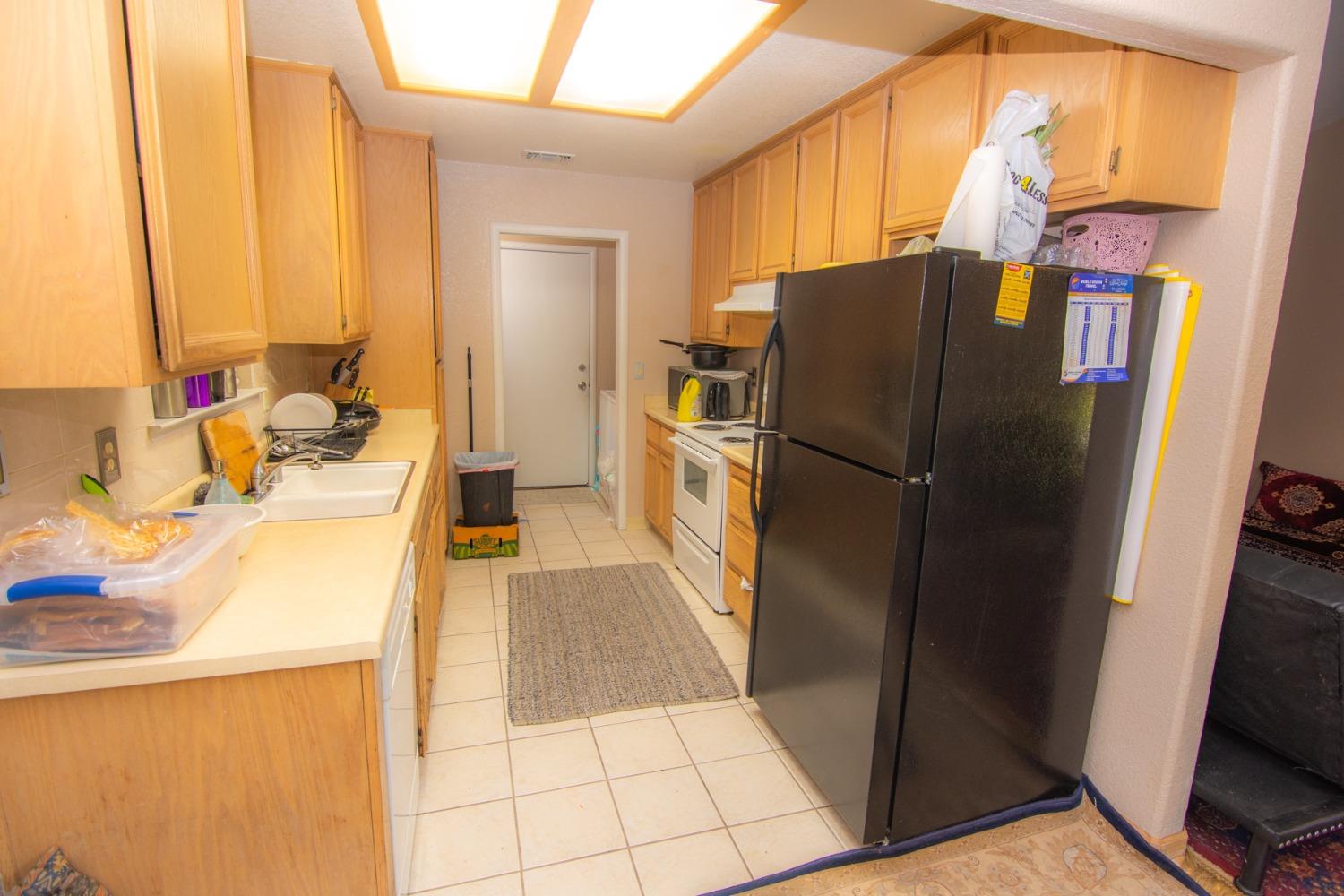 Detail Gallery Image 7 of 30 For 5320 Summerbrook Way, Sacramento,  CA 95823 - 3 Beds | 2 Baths