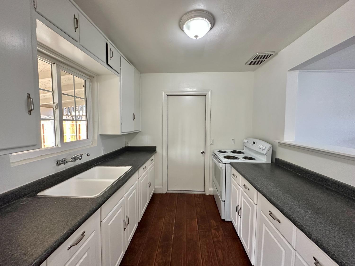 Arden Drive, Fresno, California image 9