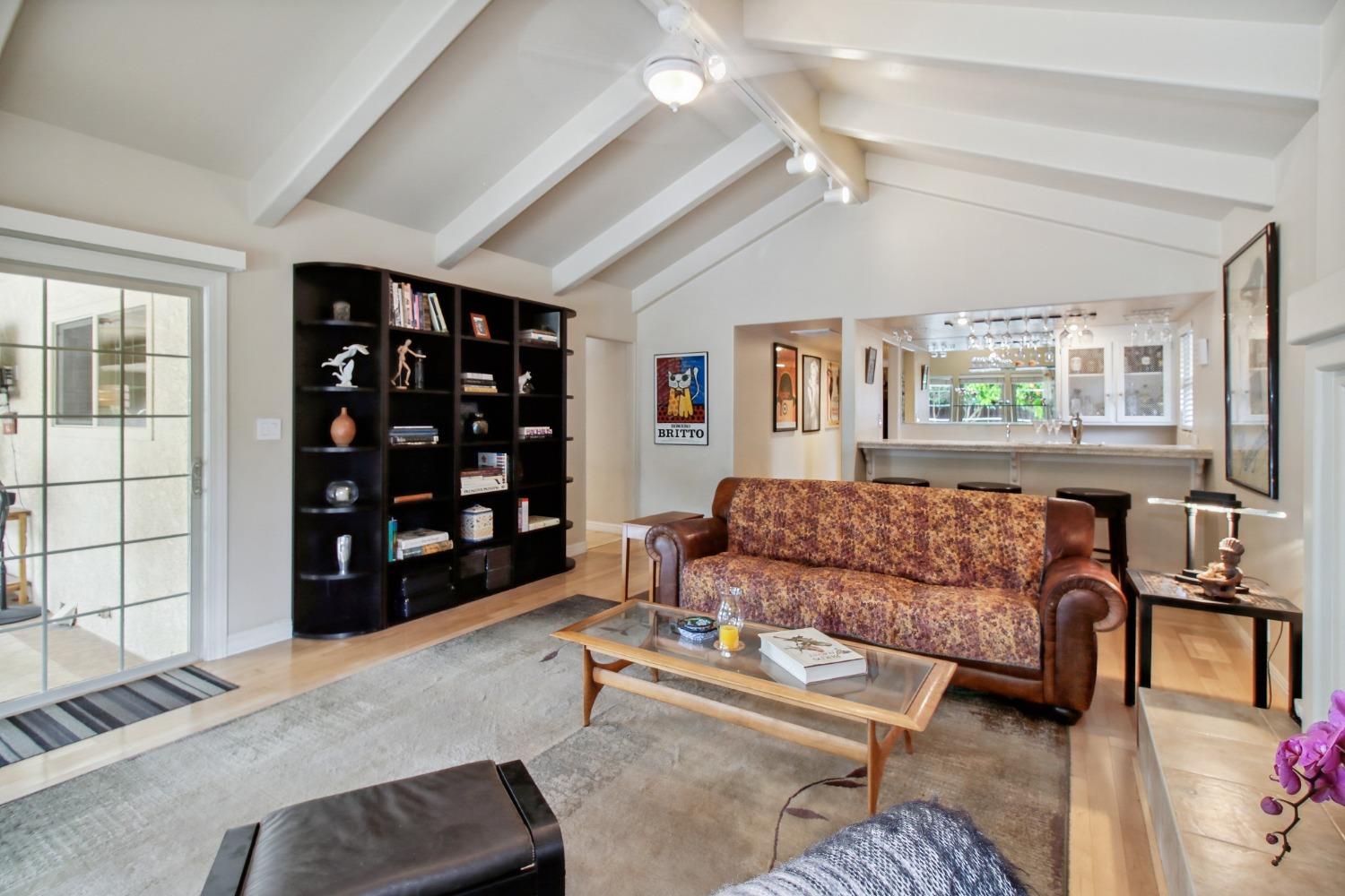Detail Gallery Image 26 of 56 For 3841 American River Dr, Sacramento,  CA 95864 - 4 Beds | 3 Baths