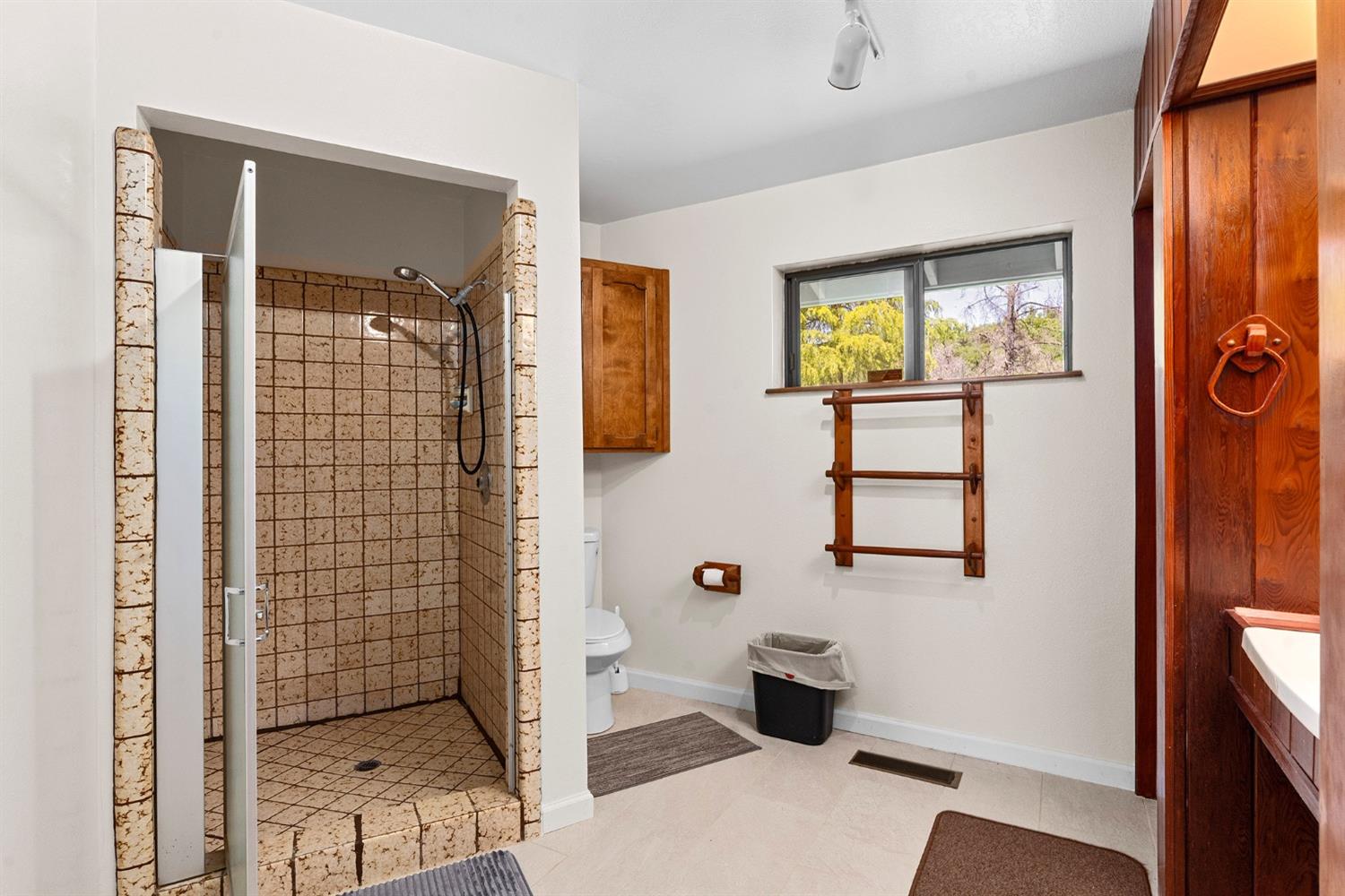 Altatina Drive, Chico, California image 28