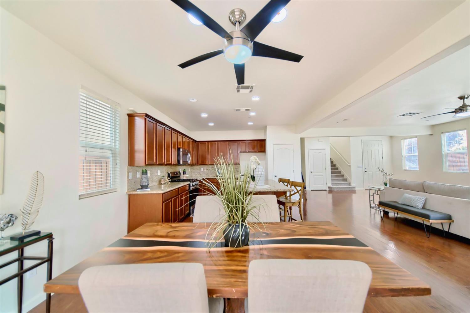 Detail Gallery Image 24 of 89 For 285 W Santa Clara Dr, Mountain House,  CA 95391 - 4 Beds | 3 Baths