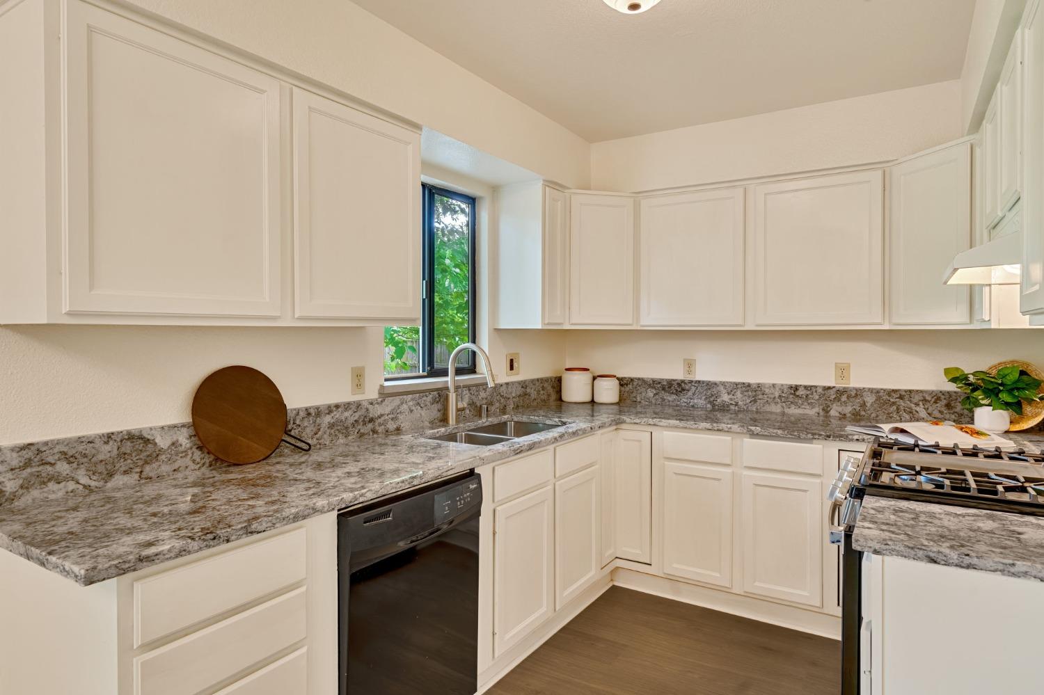 Detail Gallery Image 9 of 32 For 6719 Quanah Way, Orangevale,  CA 95662 - 3 Beds | 1/1 Baths