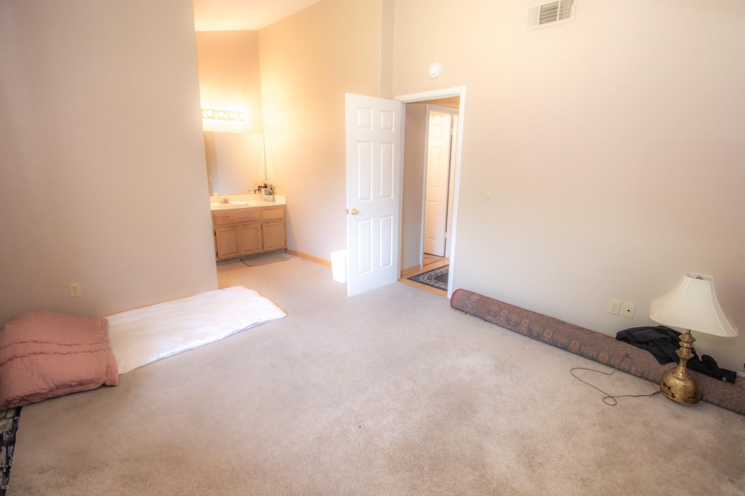 Detail Gallery Image 12 of 30 For 5320 Summerbrook Way, Sacramento,  CA 95823 - 3 Beds | 2 Baths