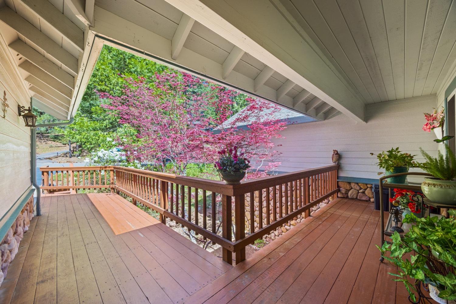 Detail Gallery Image 5 of 73 For 4013 Garnet Rd, Pollock Pines,  CA 95726 - 4 Beds | 3 Baths