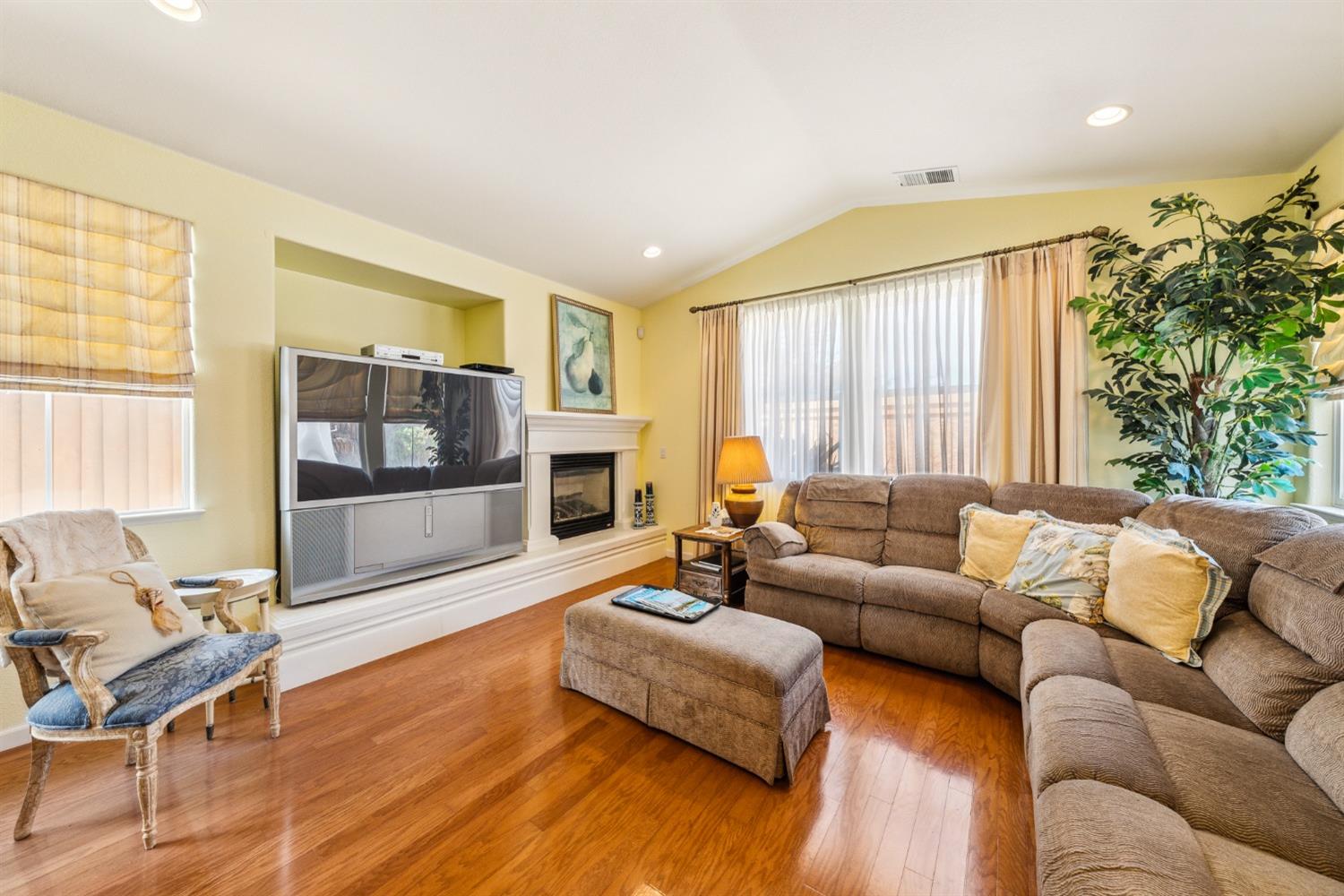 Detail Gallery Image 19 of 67 For 4740 Sea Ridge Ct, Seaside,  CA 93955 - 5 Beds | 3 Baths