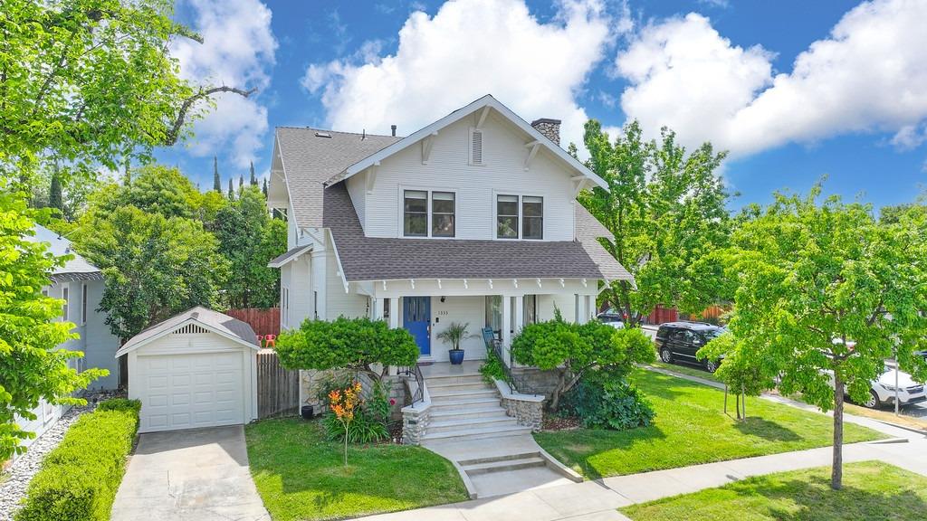 Detail Gallery Image 1 of 59 For 1333 33rd St, Sacramento,  CA 95816 - 5 Beds | 2 Baths
