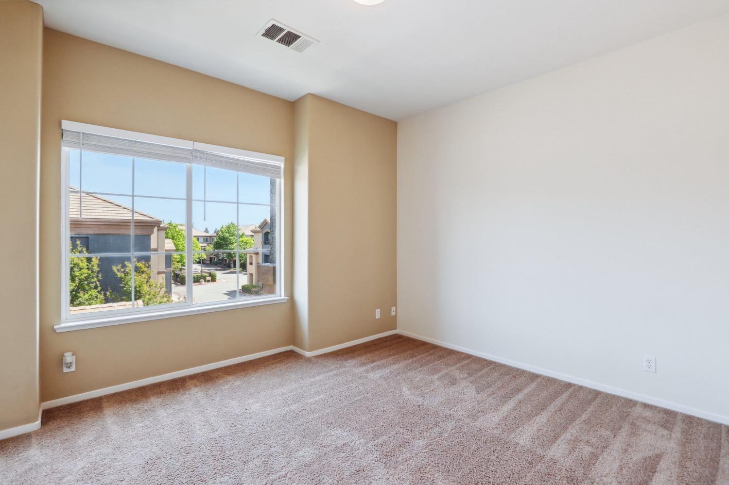 Photo #15: 225042951 Listing: Photo #15
