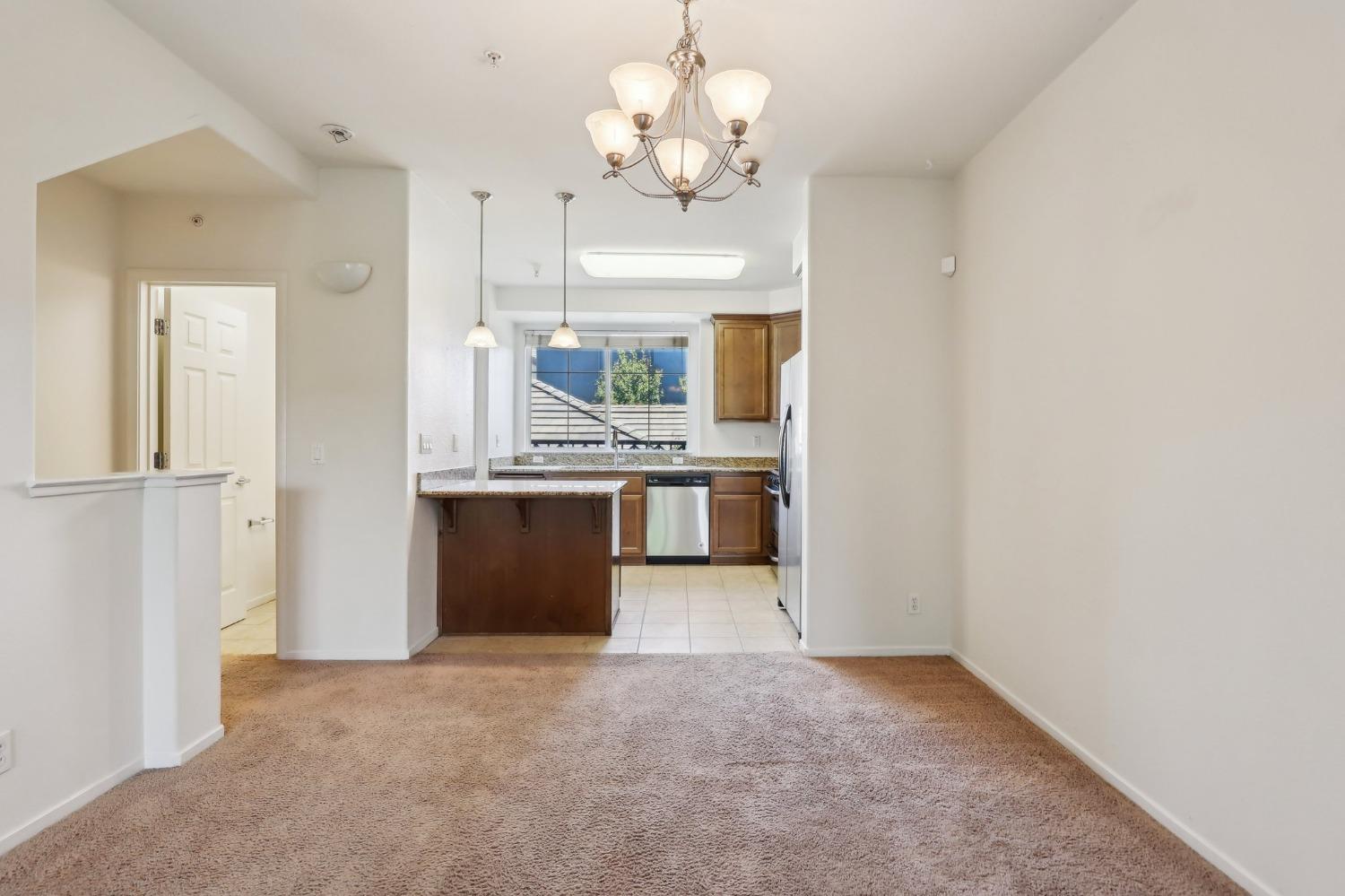 Photo #3: 225042951 Listing 