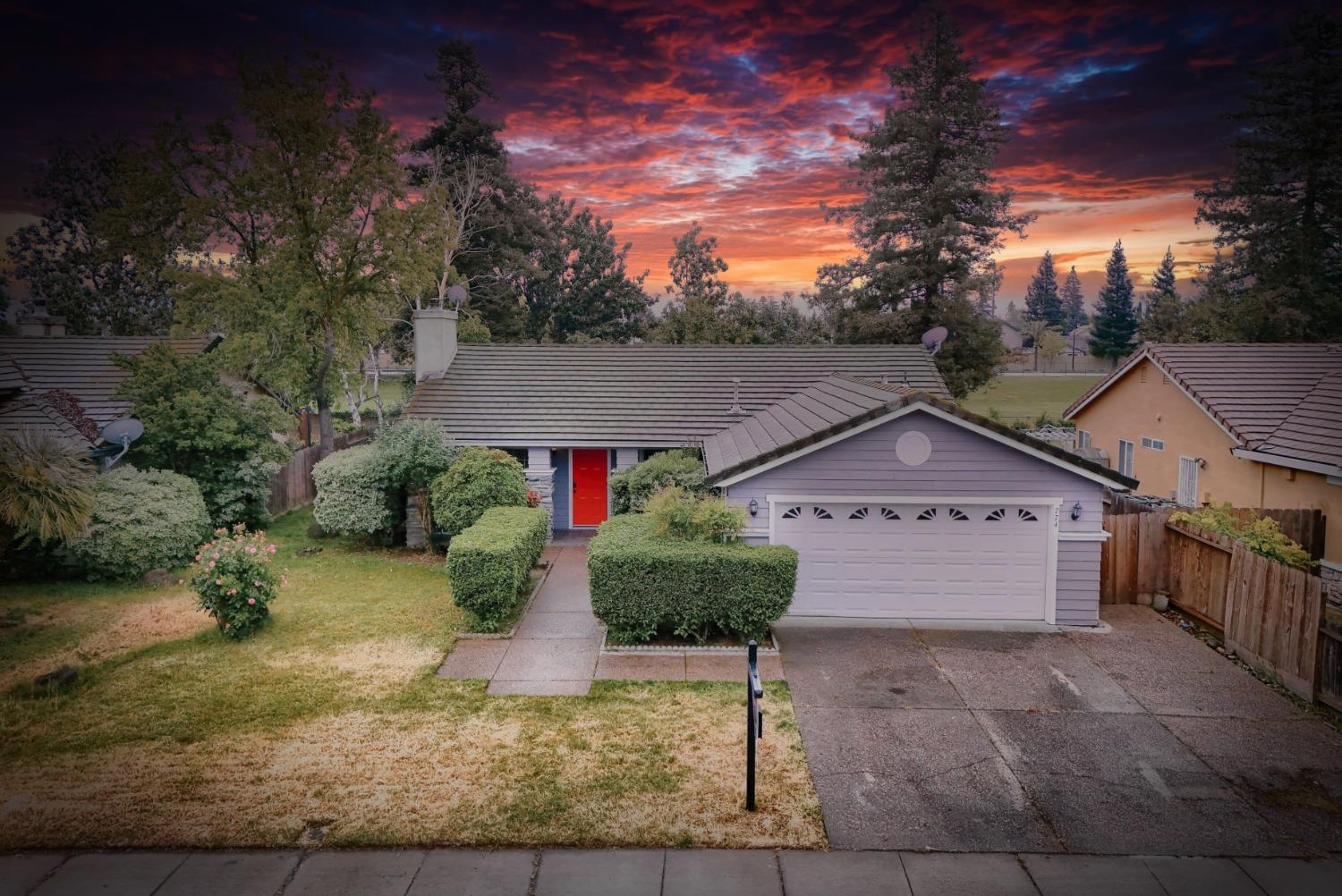 Detail Gallery Image 1 of 83 For 774 Long Barn Dr, Lathrop,  CA 95330 - 3 Beds | 2 Baths