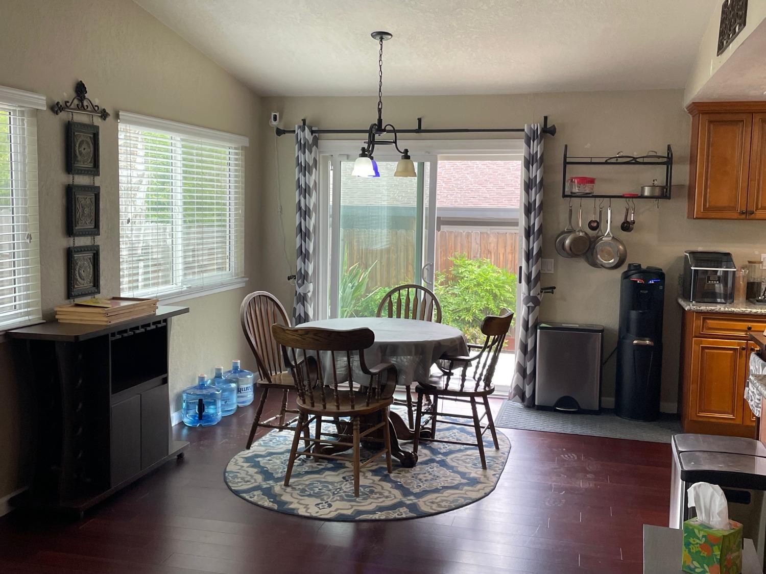 Roseana Court, Fair Oaks, California image 3