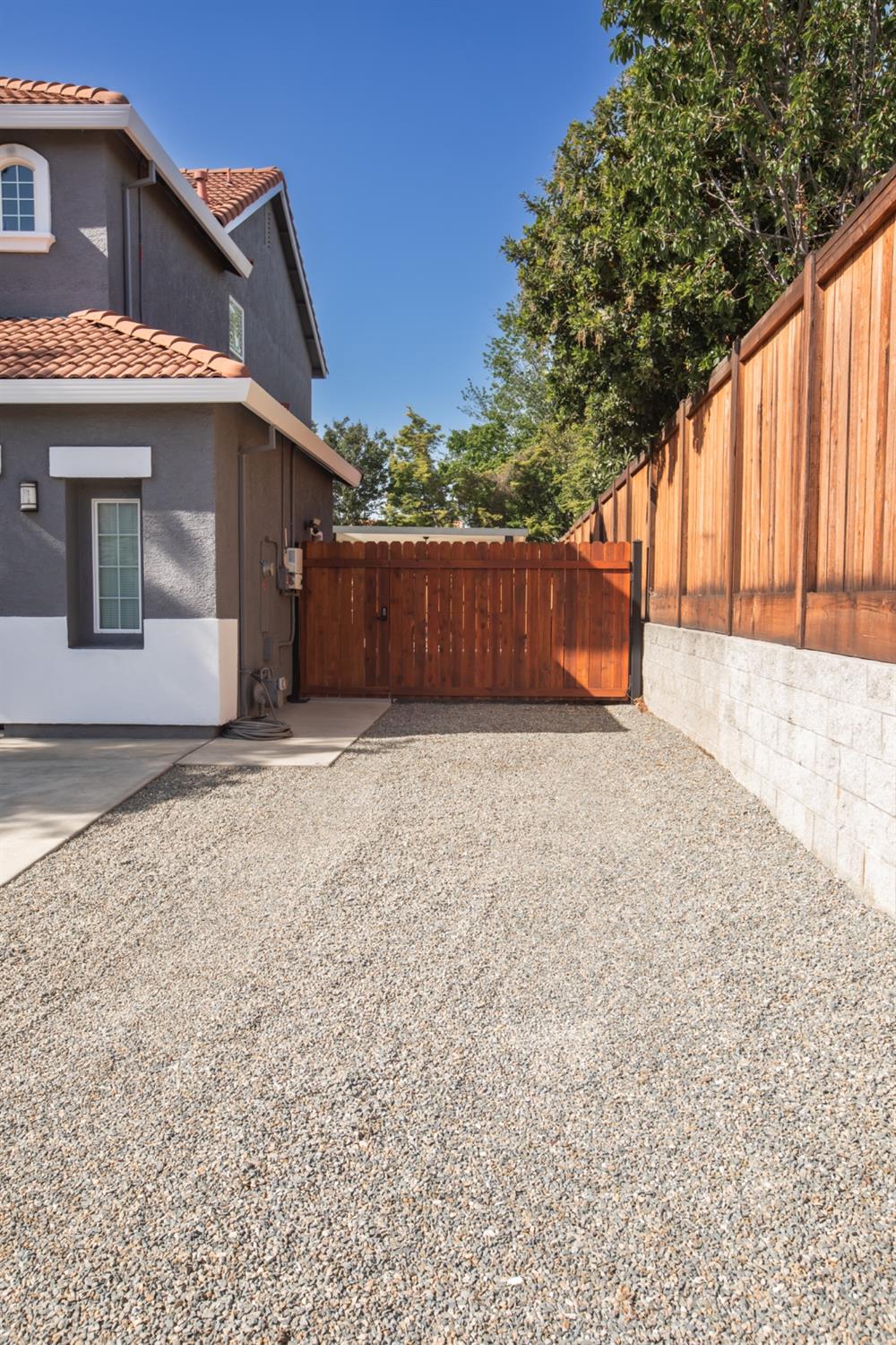 Vail Court, Rocklin, California image 3
